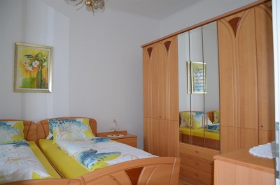 Schlafzimmer 1